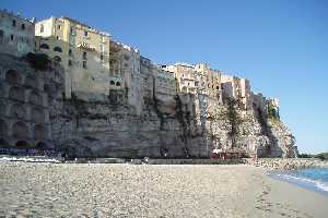 Xtrallusion offers characteristic Bed and Breakfast, B&B, Guest House, Hotel, Albergo and Country Lodge accommodation in Italy. Plus independent self-guided Walking, Adventure, Activity, Skiing and Paragliding Holiday itineraries on the Italian Rivieras, in the Italian Lakes, in the Italian Alps and in some of the most beautiful corners of Italy.